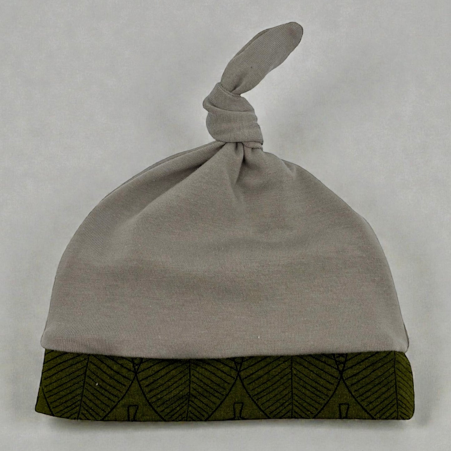 Knot Hat in Newborn: Solid Gray with Leaves