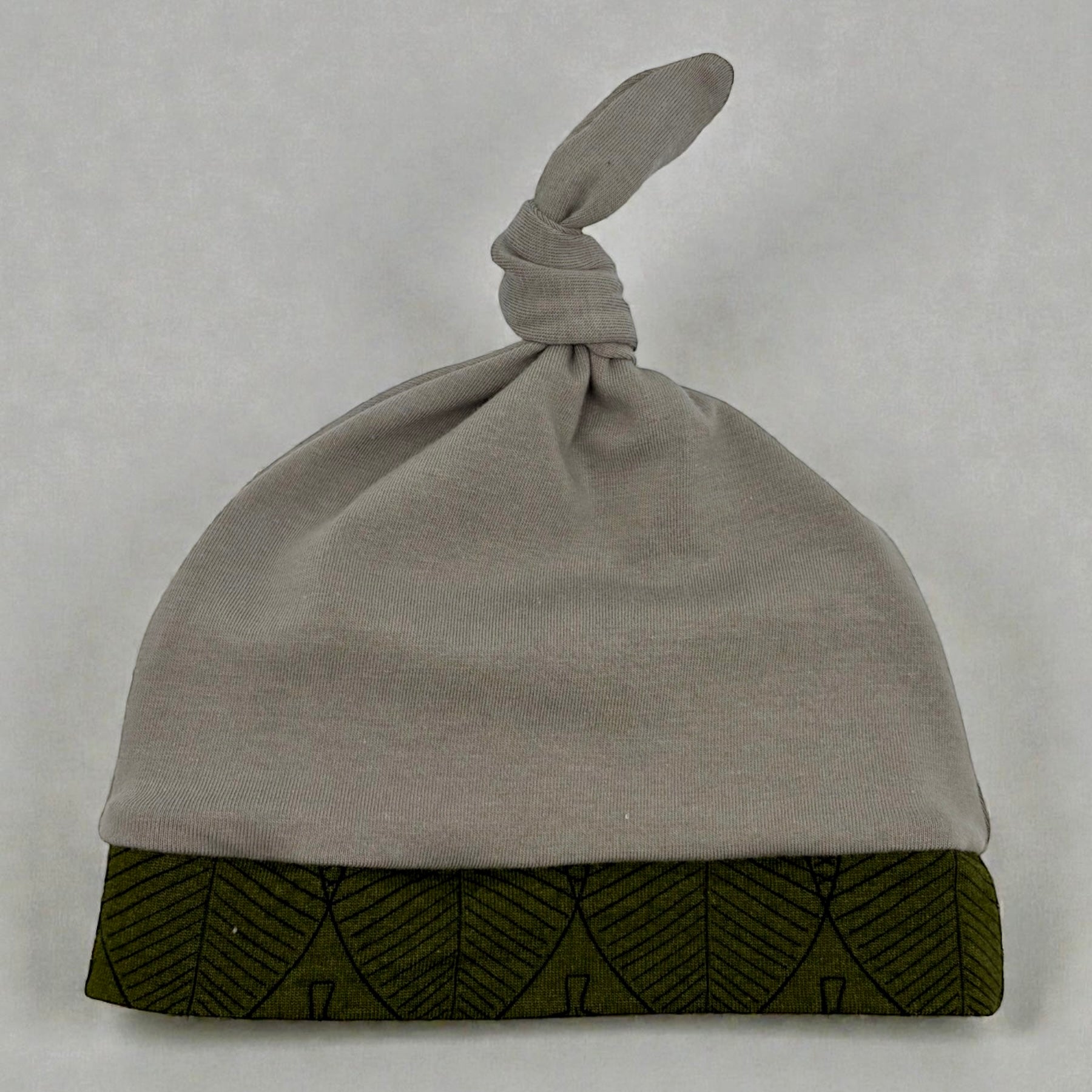 Knot Hat in Newborn: Solid Gray with Leaves