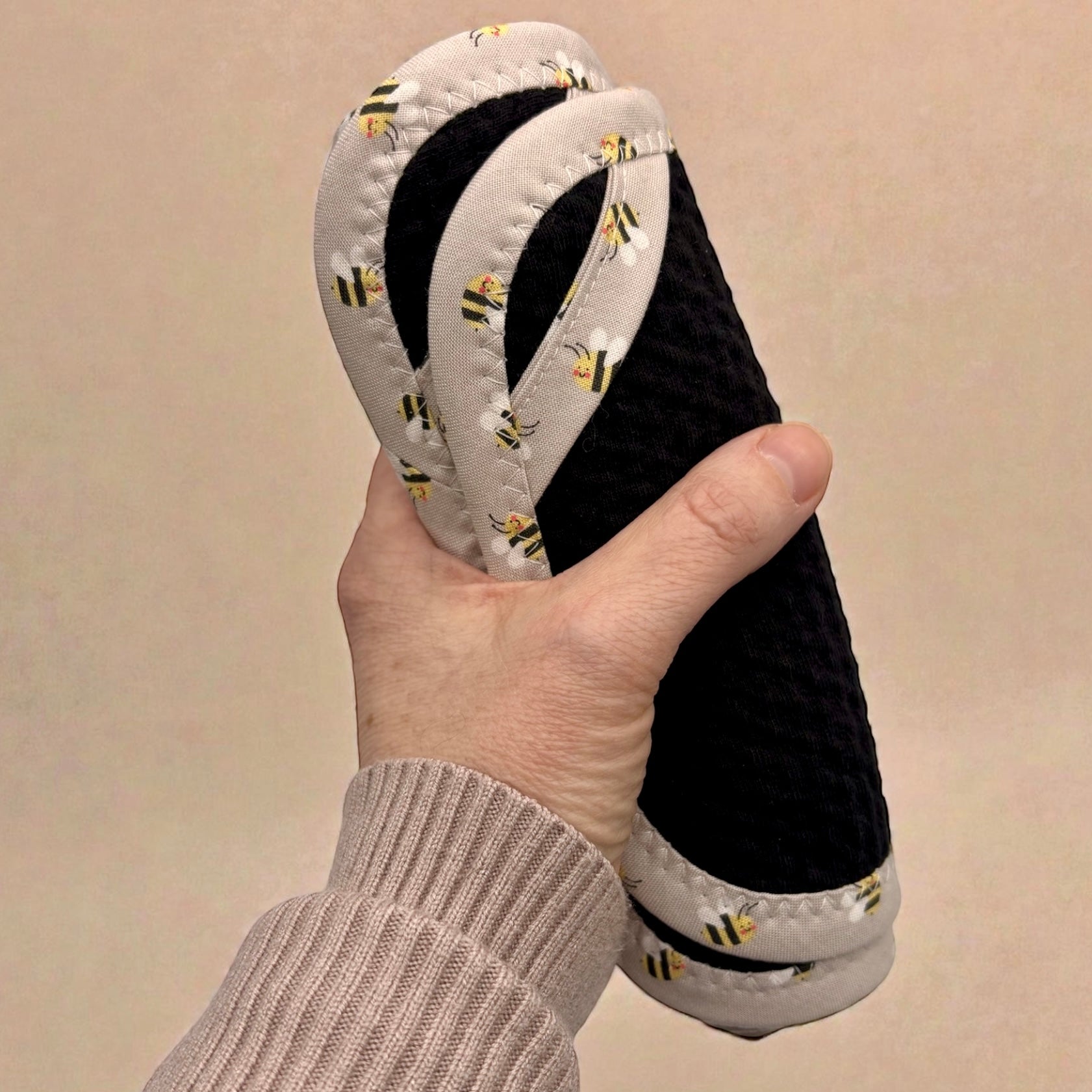 Combo Set of 2 Paper Towels - Bees in Black