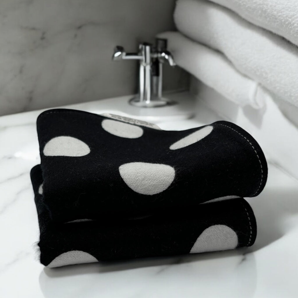 Wash Cloth - Regular - Dots Large - Black and White