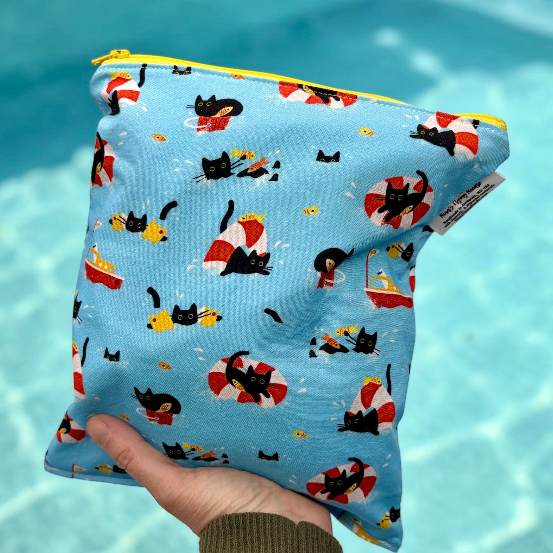 Medium Sized Wet Bag Cats Swimming