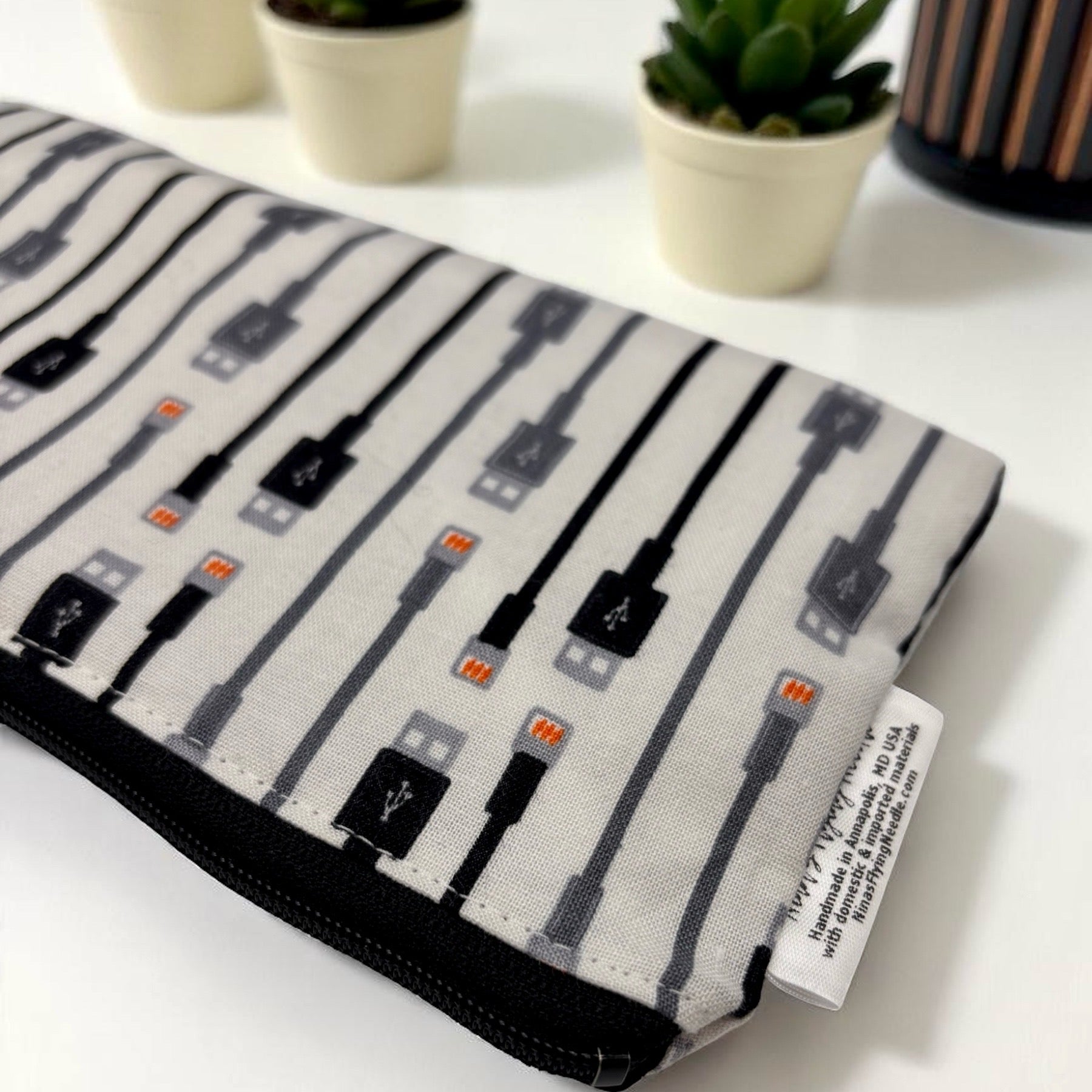 Knick Knack Sized Reusable Zippered Bag USB