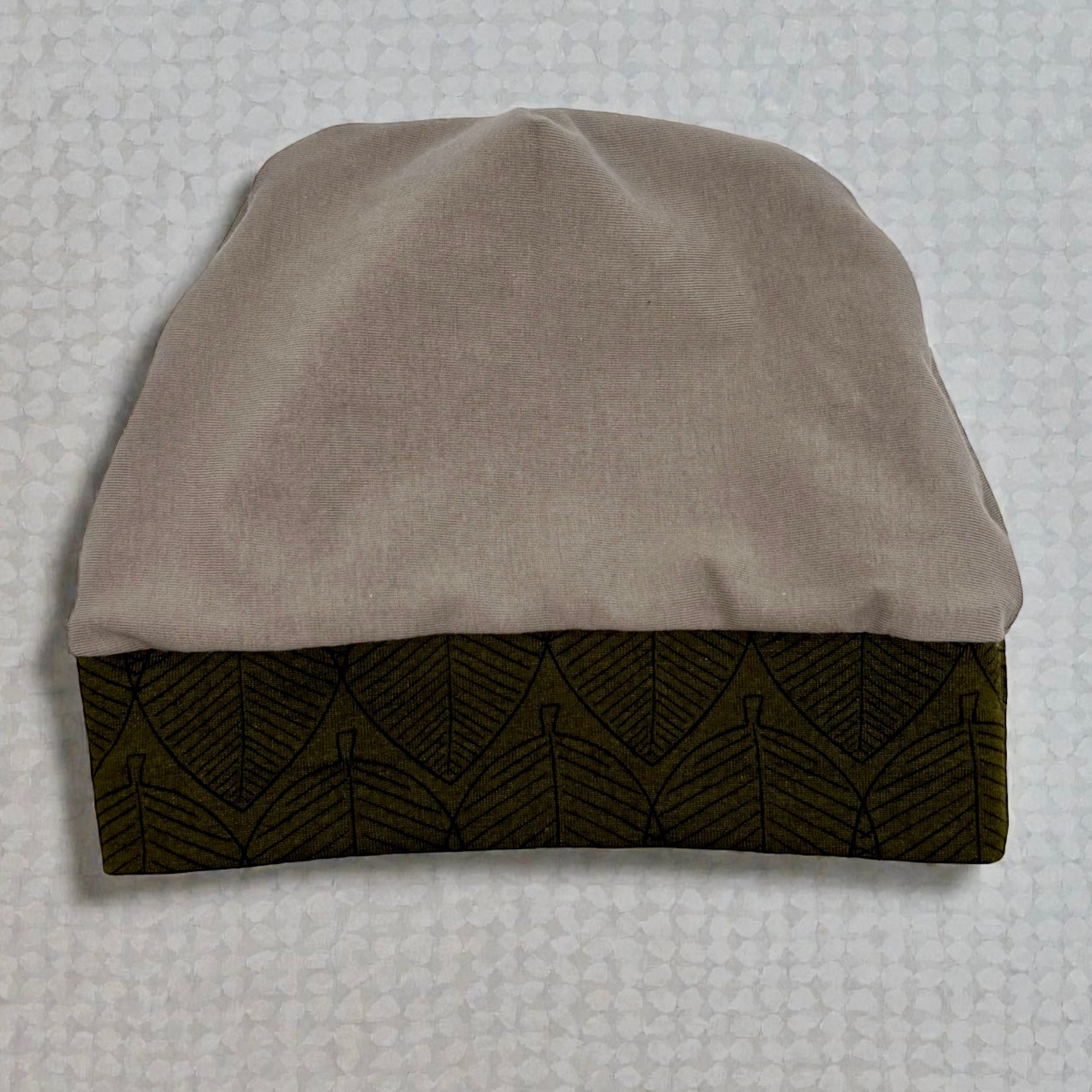 Beanie Hat in Little Kid: Solid Gray with Leaves