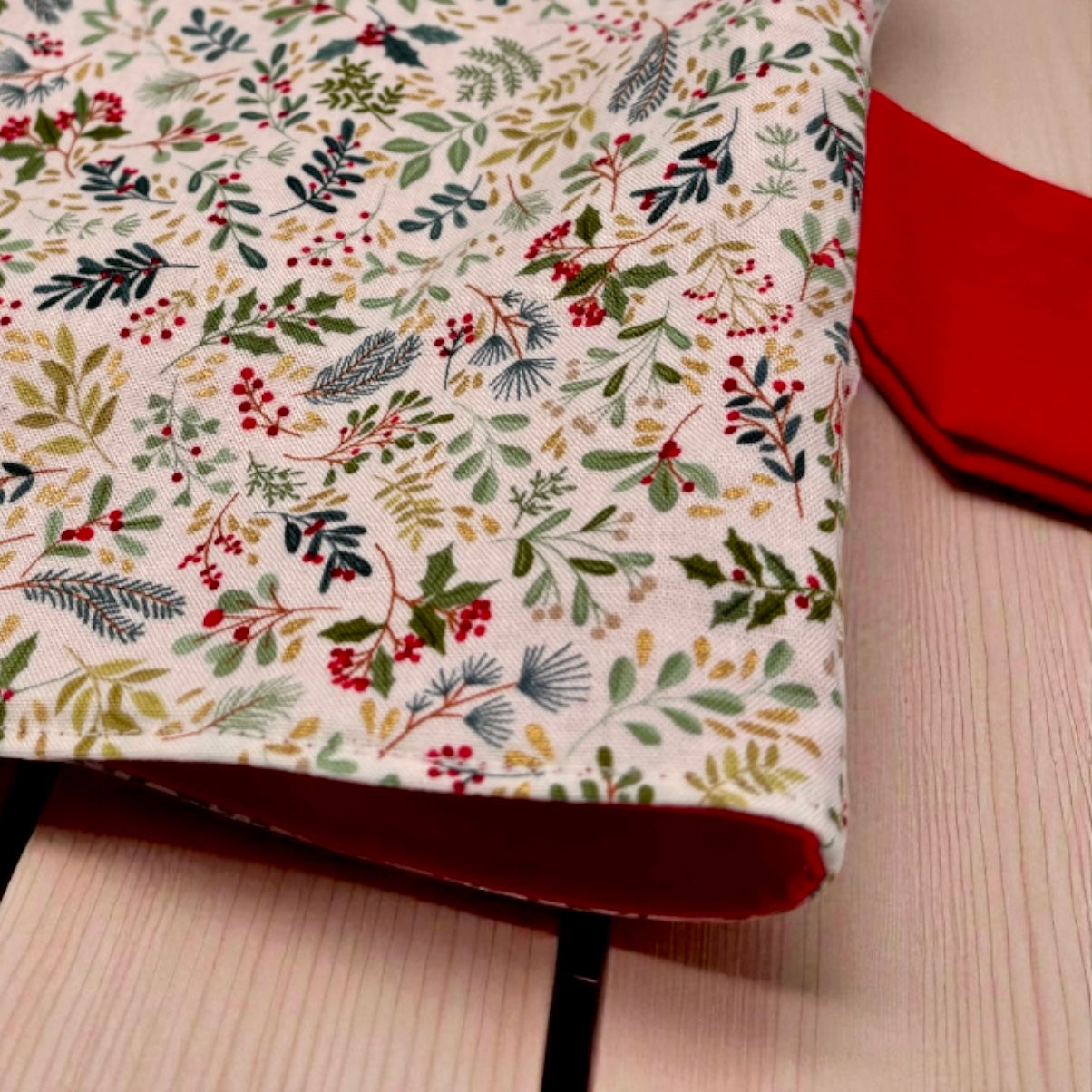 Just Right Gift Bag - Christmas Holly