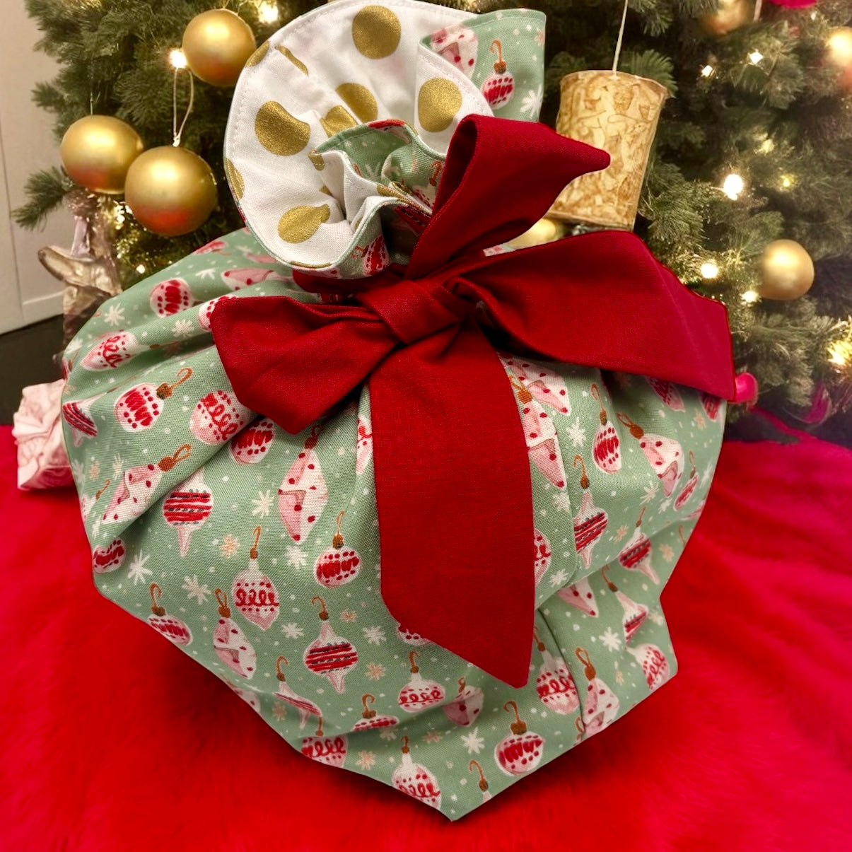 Just Right Gift Bag - Christmas Trees Ornaments Golden