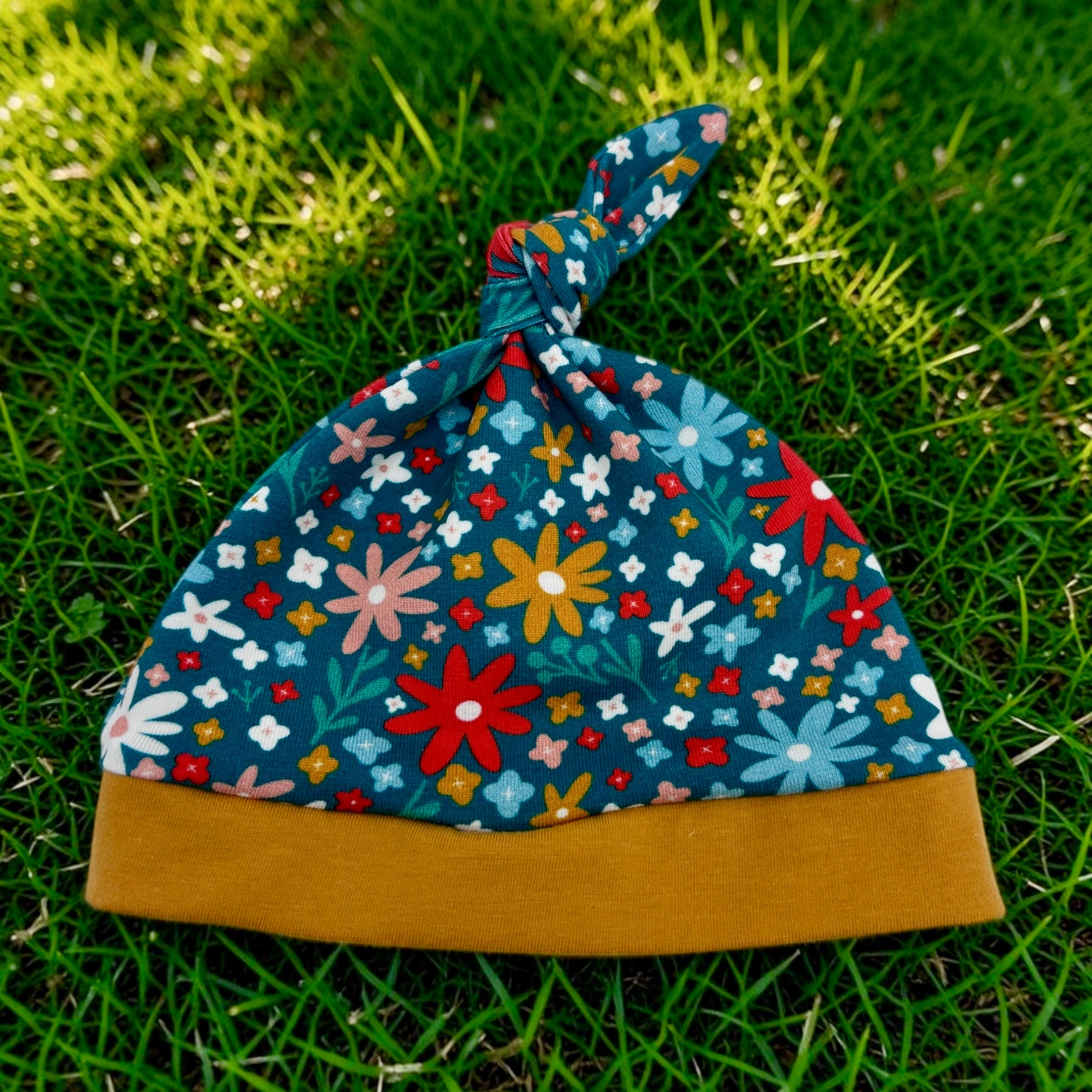 Knot Hat in Newborn: Floral
