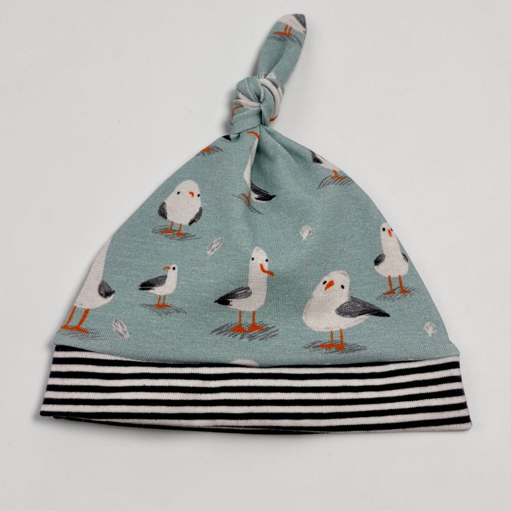 Knot Hat in Newborn: Seagulls with Stripes
