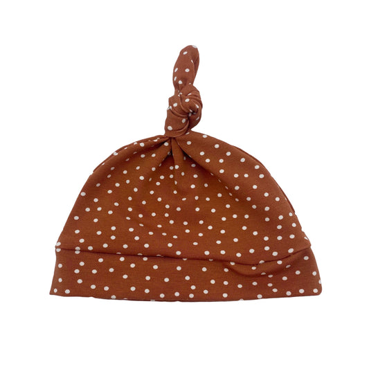 Knot Hat in Newborn: Dots on Caramel
